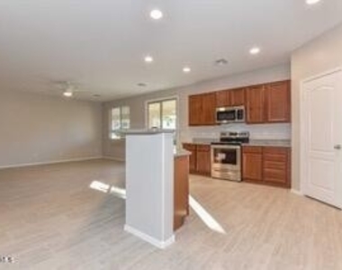 9207 W Bent Tree Drive - Photo Thumbnail 6