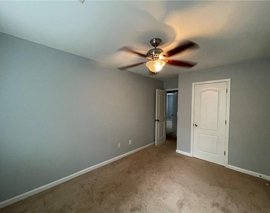 1194 Oakland Lane Sw - Photo Thumbnail 15