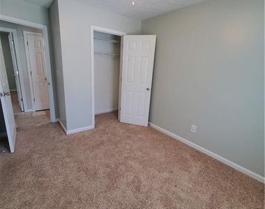 324 Arapaho Drive Se - Photo Thumbnail 12