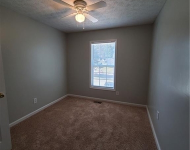 324 Arapaho Drive Se - Photo Thumbnail 11