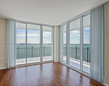 1111 Brickell Bay Dr - Photo Thumbnail 6