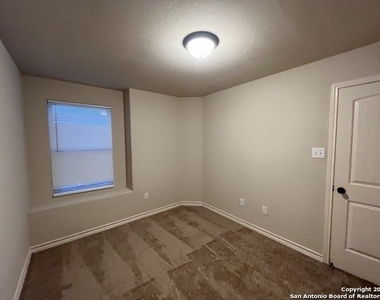 7026 Lakeview Dr - Photo Thumbnail 21