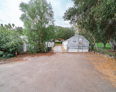 1343 S Live Oak Park Rd - Photo Thumbnail 9