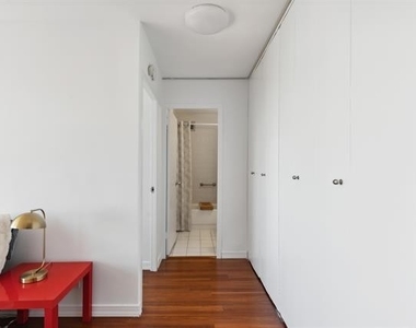 135 Montgomery St - Photo Thumbnail 4