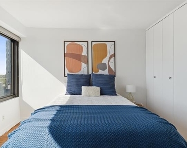 135 Montgomery St - Photo Thumbnail 5