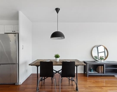 135 Montgomery St - Photo Thumbnail 2