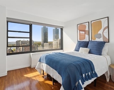 135 Montgomery St - Photo Thumbnail 7