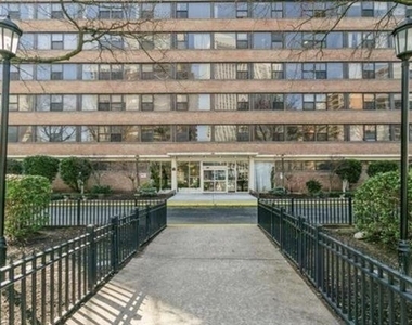 135 Montgomery St - Photo Thumbnail 14