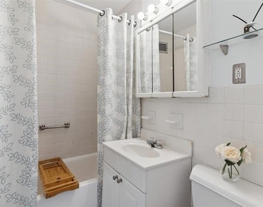 135 Montgomery St - Photo Thumbnail 8