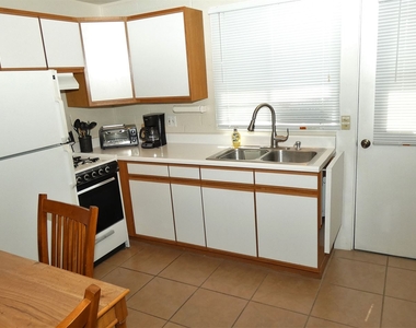 437 S Paseo Madera Unit B - Photo Thumbnail 8