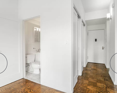 235 West 22nd Street - Photo Thumbnail 2