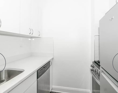 235 West 22nd Street - Photo Thumbnail 3