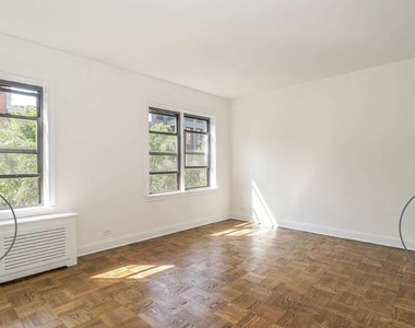 235 West 22nd Street - Photo Thumbnail 1