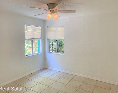 10218 Gulf Blvd Unit 4 - Photo Thumbnail 5