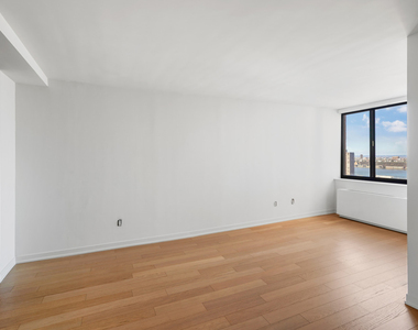 1 Columbus Place - Photo Thumbnail 5