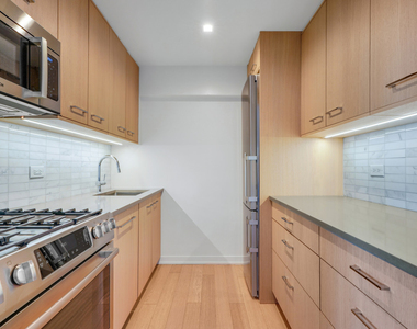 1 Columbus Place - Photo Thumbnail 10