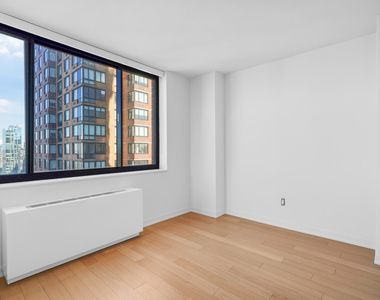 1 Columbus Place - Photo Thumbnail 7