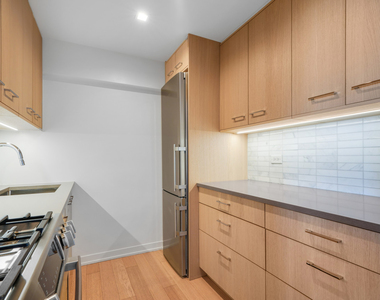 1 Columbus Place - Photo Thumbnail 9