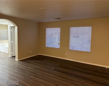 6136 Sugartree Avenue - Photo Thumbnail 28