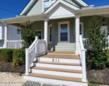 211 Arnold Avenue - Photo Thumbnail 16