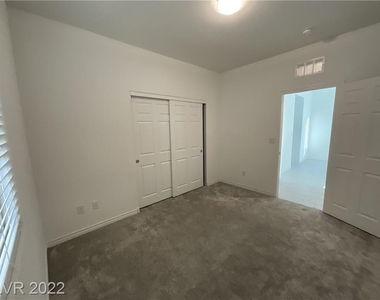 3211 Camellia Bank Avenue - Photo Thumbnail 17