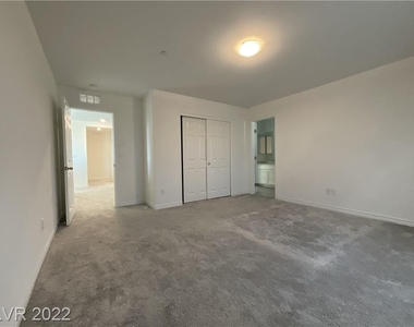 3211 Camellia Bank Avenue - Photo Thumbnail 13