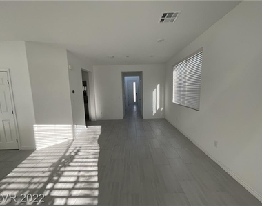 3211 Camellia Bank Avenue - Photo Thumbnail 3