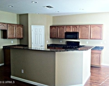 3363 E Roadrunner Drive - Photo Thumbnail 6