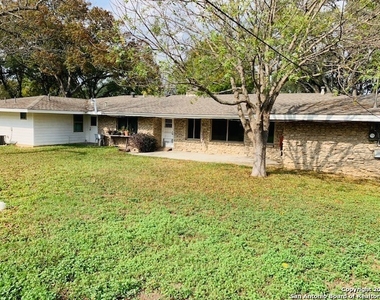 718 Windrock Dr - Photo Thumbnail 15