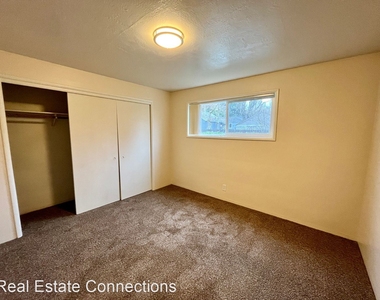 Cedar Apartments, 572 W. 12th Avenue - Photo Thumbnail 4