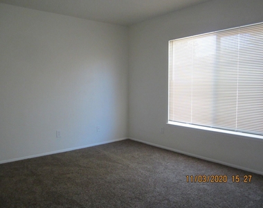 24290 Lamont Dr - Photo Thumbnail 16