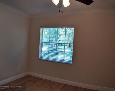 450 Lakewood Cir East - Photo Thumbnail 9