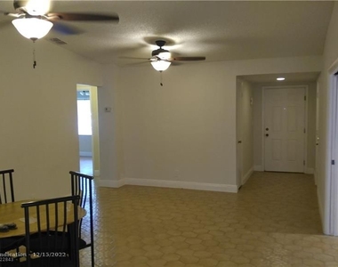 450 Lakewood Cir East - Photo Thumbnail 15