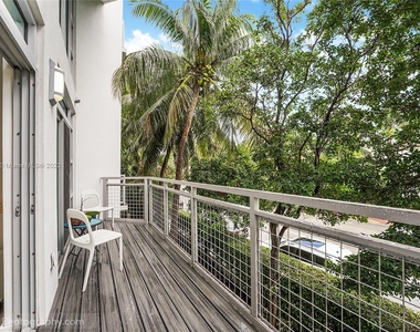 7728 Collins Ave - Photo Thumbnail 16