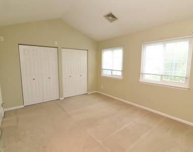 1102 Somerset Knoll - Photo Thumbnail 16