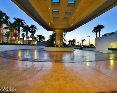 2700 Las Vegas Boulevard - Photo Thumbnail 1