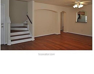 922 Navarro Drive - Photo Thumbnail 1