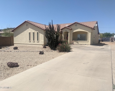 1316 E Desert Cove Avenue - Photo Thumbnail 0