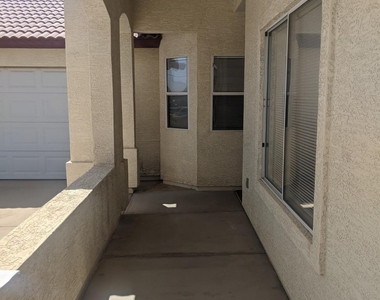 1316 E Desert Cove Avenue - Photo Thumbnail 5