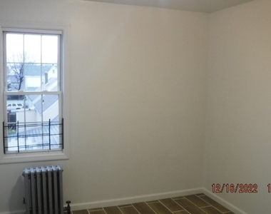 281 Buffalo Ave - Photo Thumbnail 4