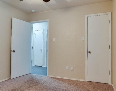 1400 Sierra Blanca Drive - Photo Thumbnail 7