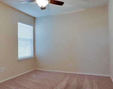 1400 Sierra Blanca Drive - Photo Thumbnail 6