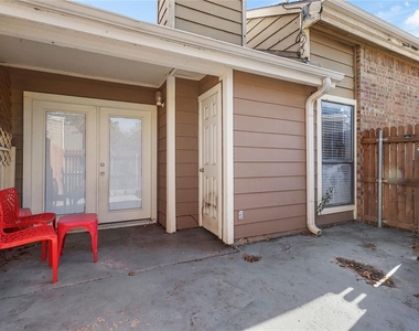 2101 Park Willow Lane - Photo Thumbnail 10