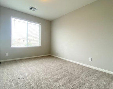 2633 Crystal Quartz Street - Photo Thumbnail 7