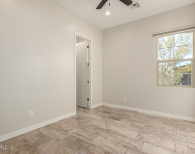 9345 W White Feather Lane - Photo Thumbnail 32