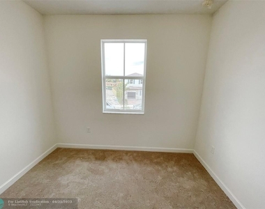 2420 Nw 131 Street Circle - Photo Thumbnail 18