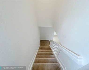 2420 Nw 131 Street Circle - Photo Thumbnail 10