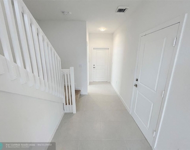 2420 Nw 131 Street Circle - Photo Thumbnail 8