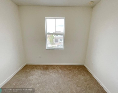 2420 Nw 131 Street Circle - Photo Thumbnail 25