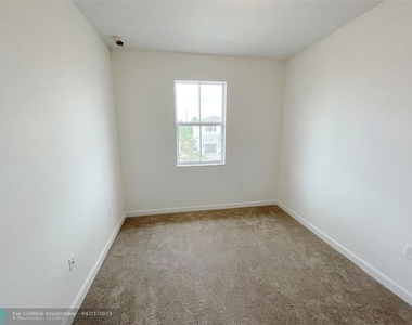 2420 Nw 131 Street Circle - Photo Thumbnail 20